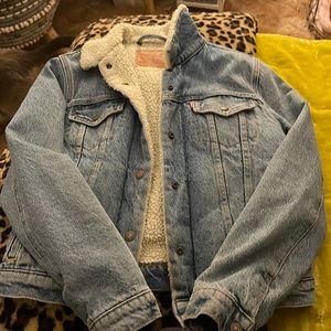 levi’s sherpa lined denim jacket